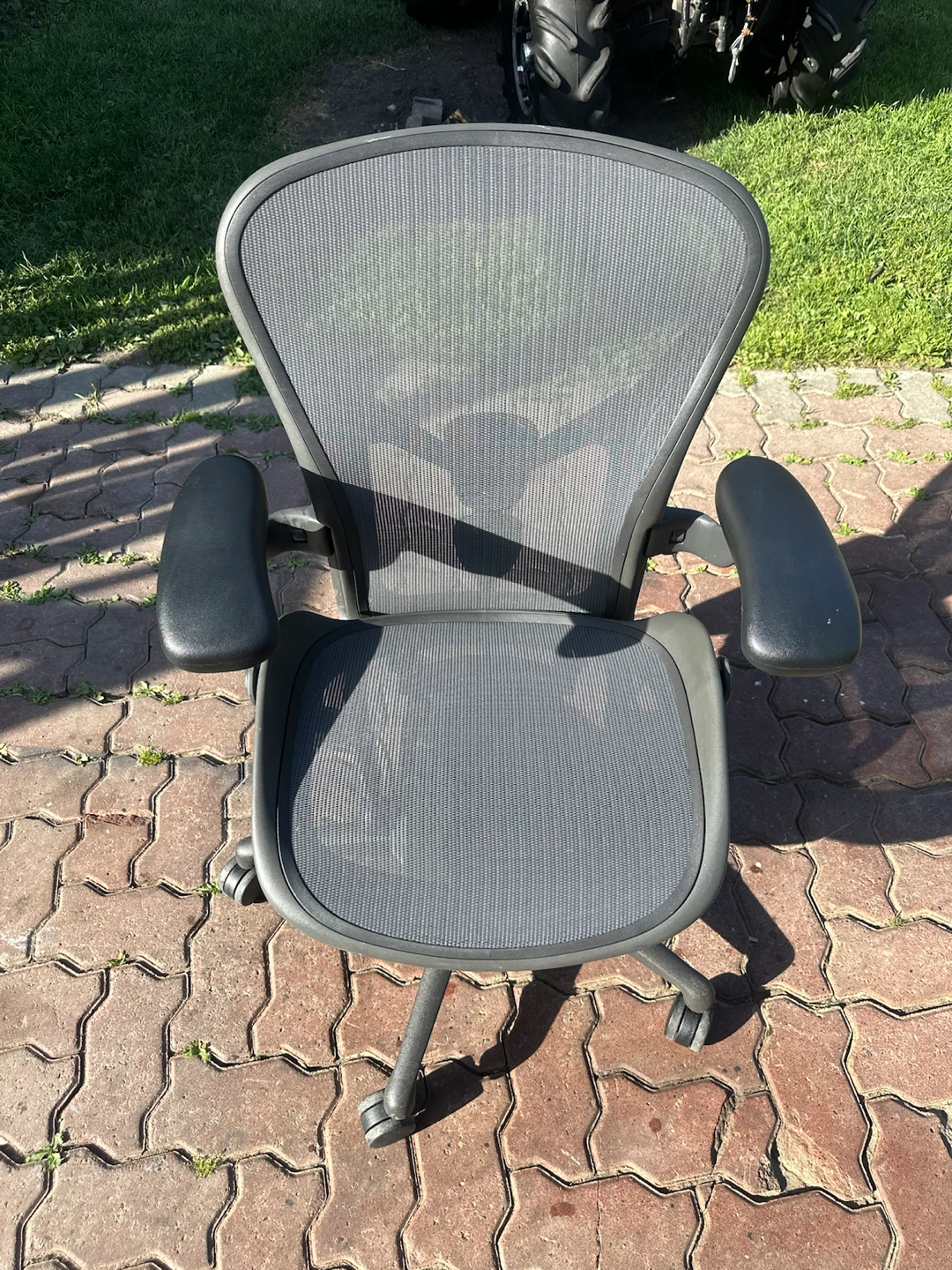 Herman Miller Aeron Chair - photo 4