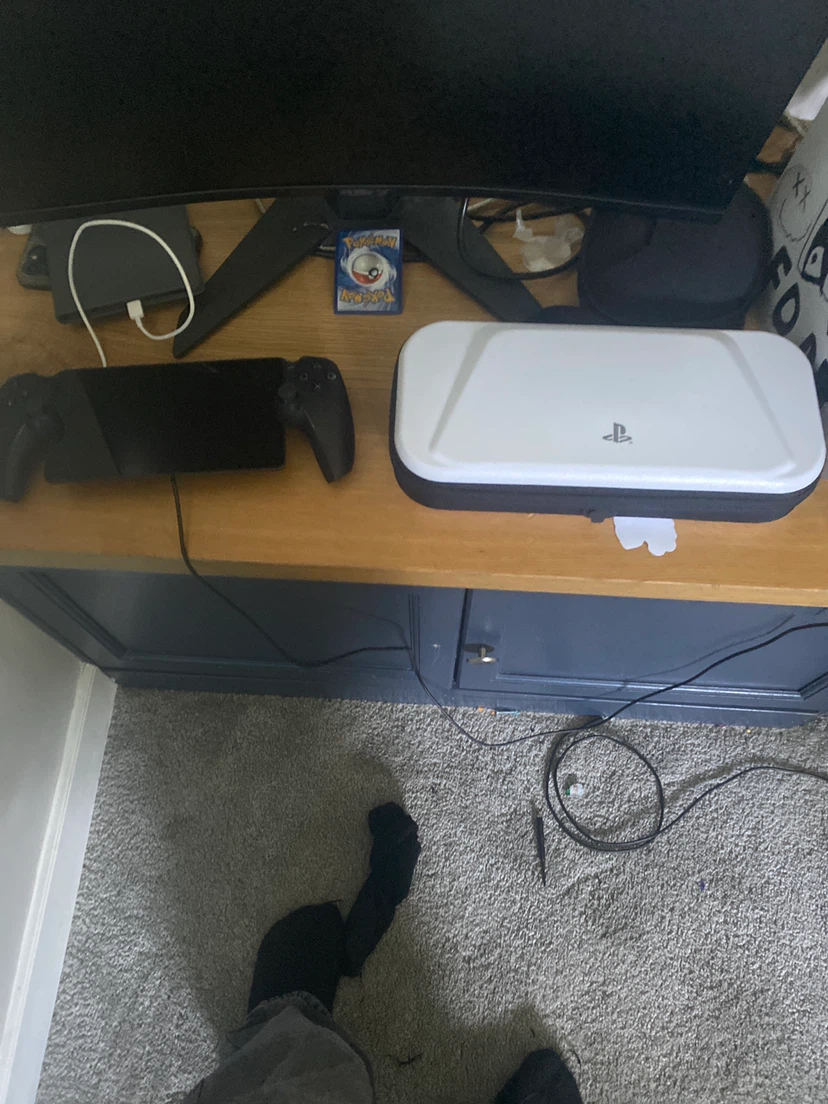 Selling PS portal with the case - photo 4