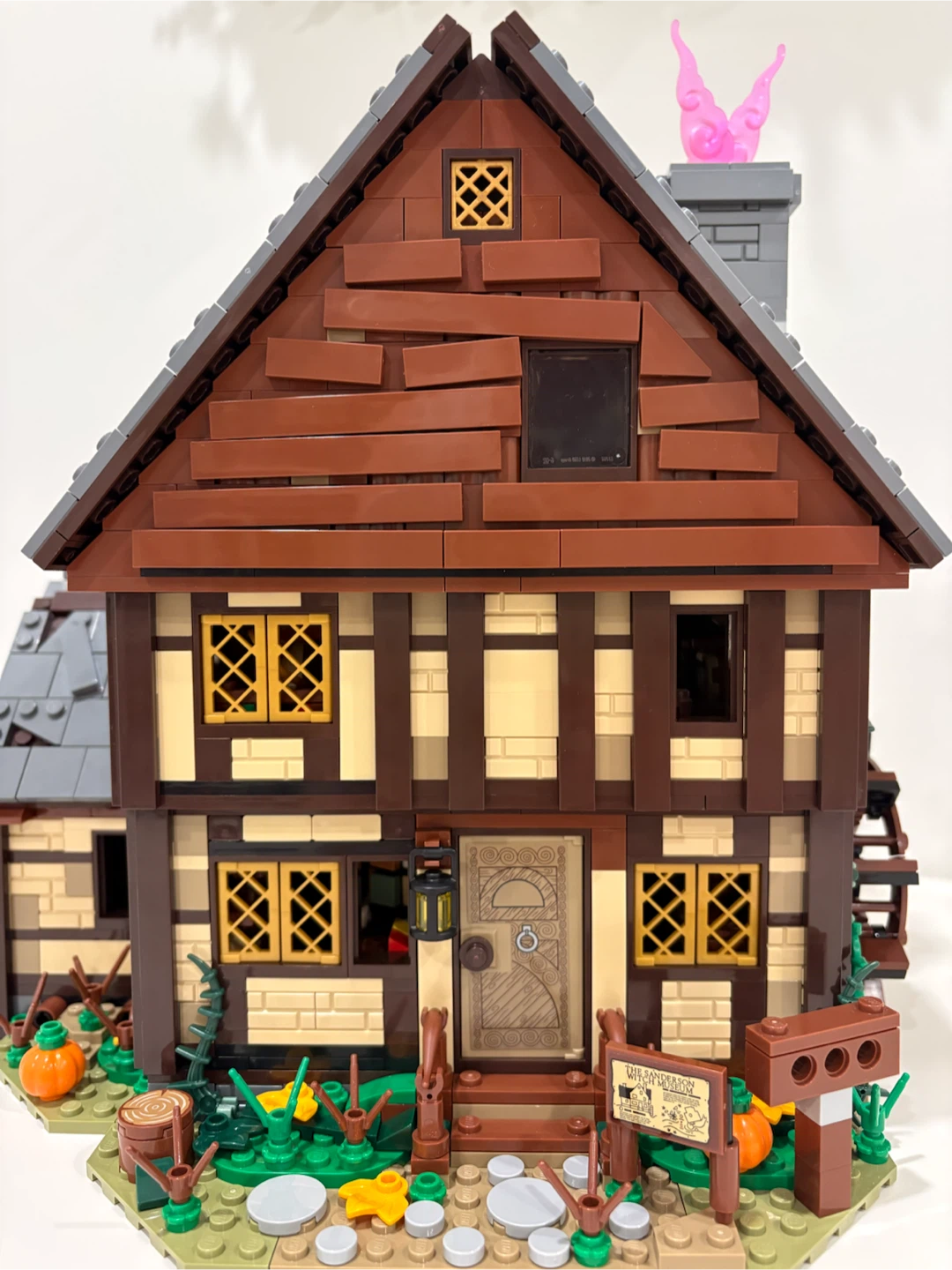 LEGO Hocus Pocus: The Sanderson Sisters’ Cottage - photo 2
