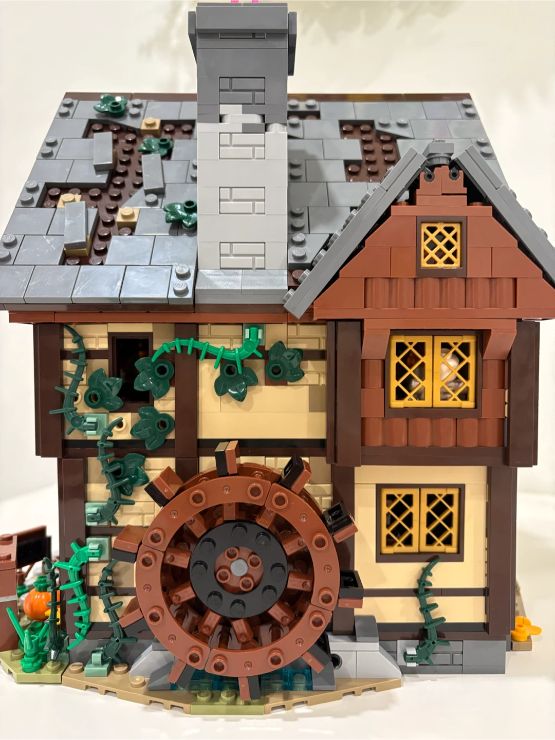 LEGO Hocus Pocus: The Sanderson Sisters’ Cottage - photo 3