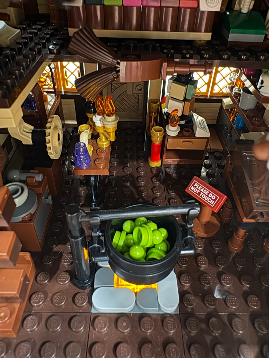 LEGO Hocus Pocus: The Sanderson Sisters’ Cottage - photo 5