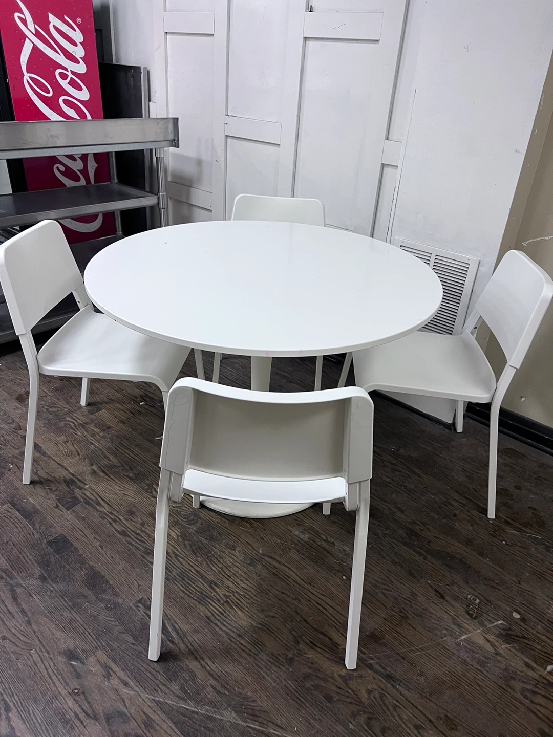 White Round Pedestal ikea. Table with 4 Chairs