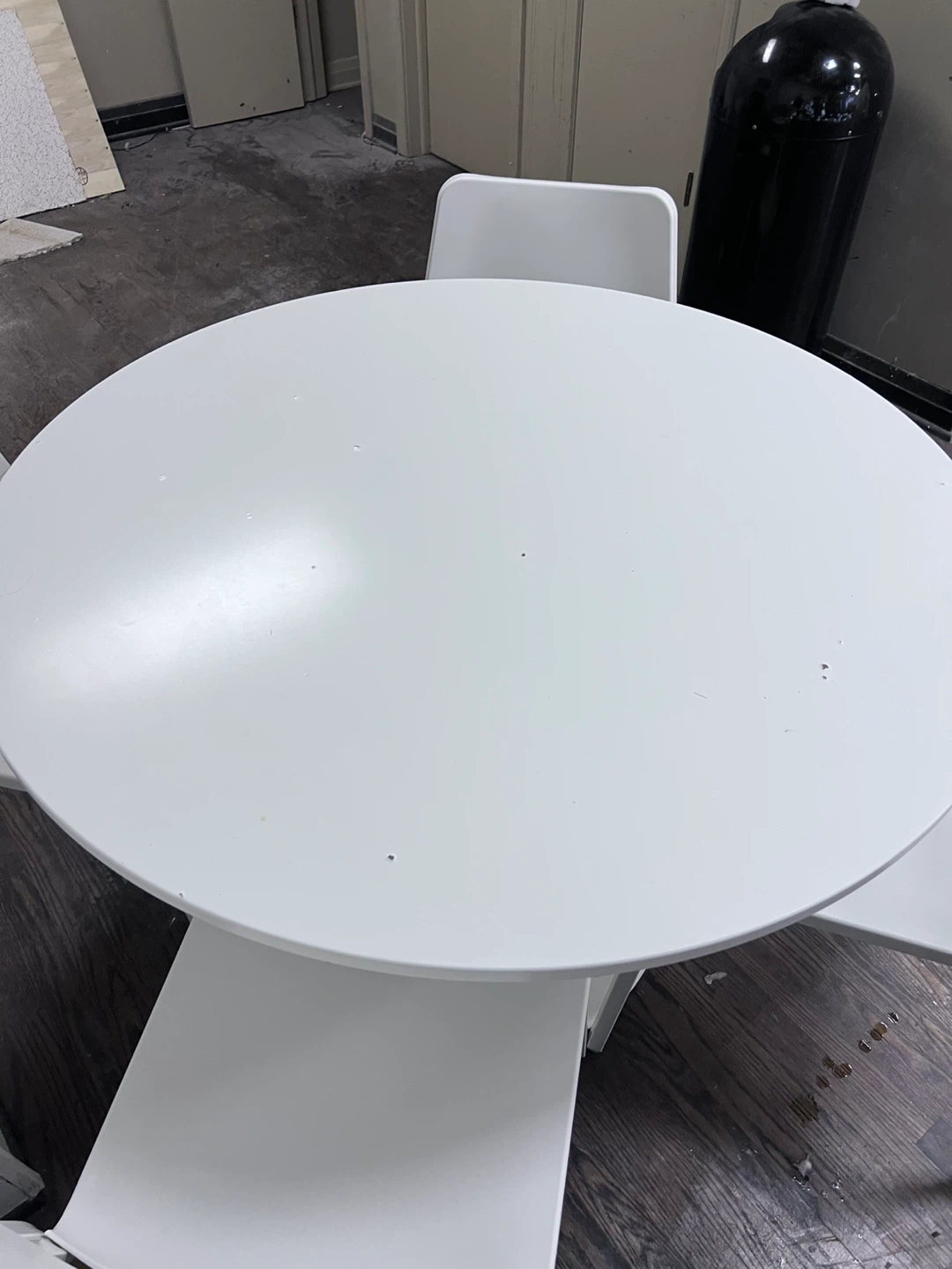 White Round Pedestal ikea. Table with 4 Chairs - photo 3