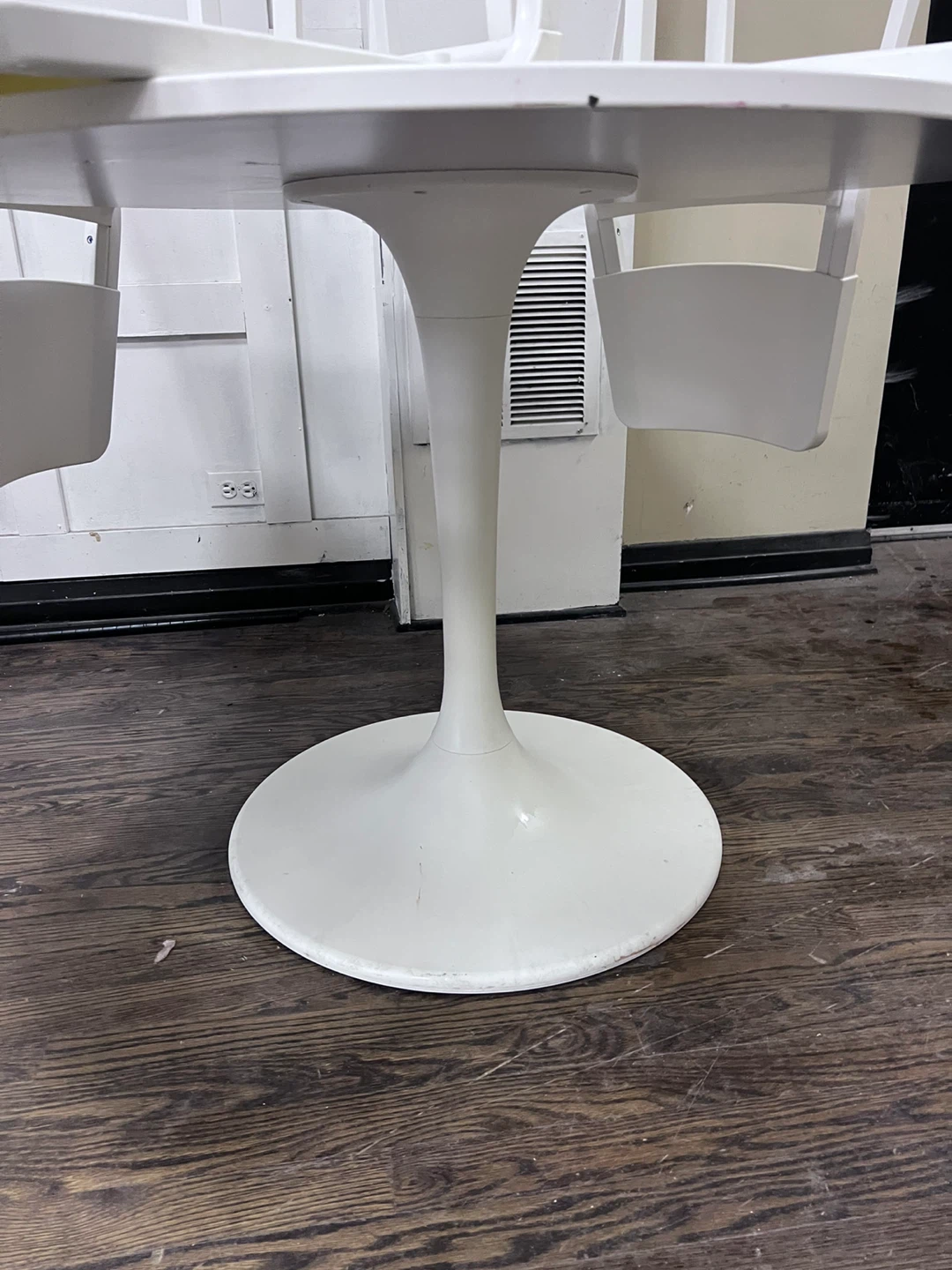 White Round Pedestal ikea. Table with 4 Chairs - photo 5