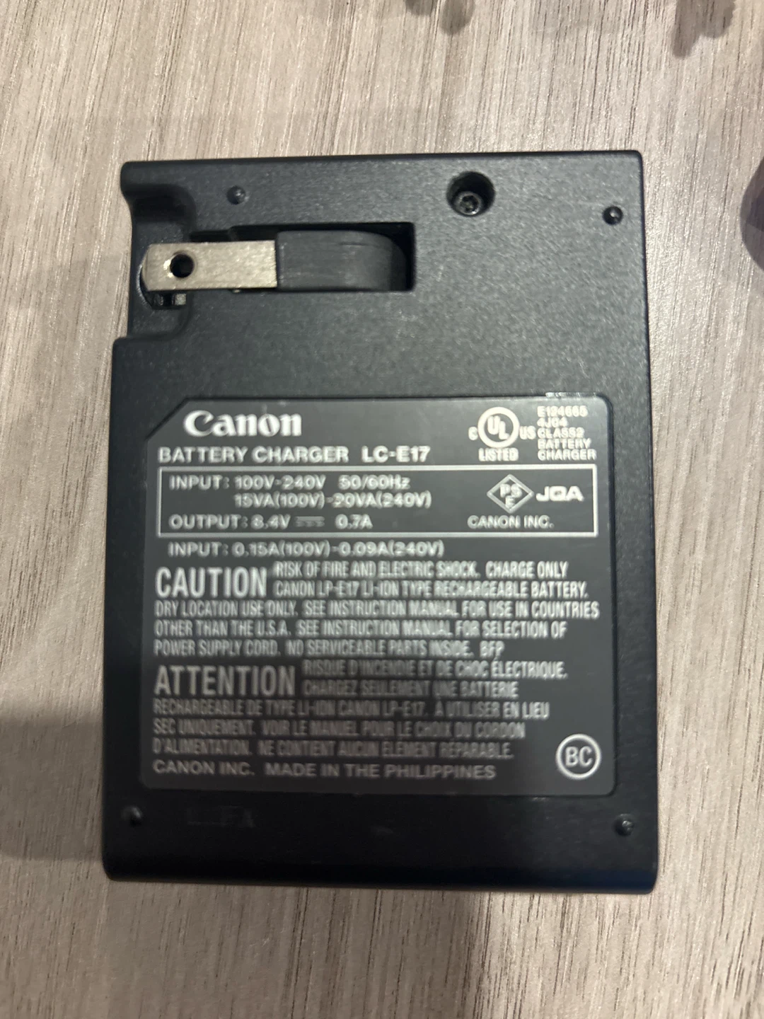 Canon LC-E17 Battery Charger and LP-E17 Battery - photo 2