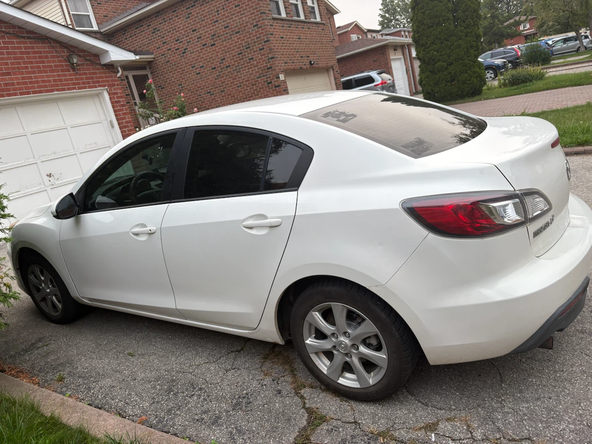 White 2011 Mazda 3 Sedan 275km - photo 3