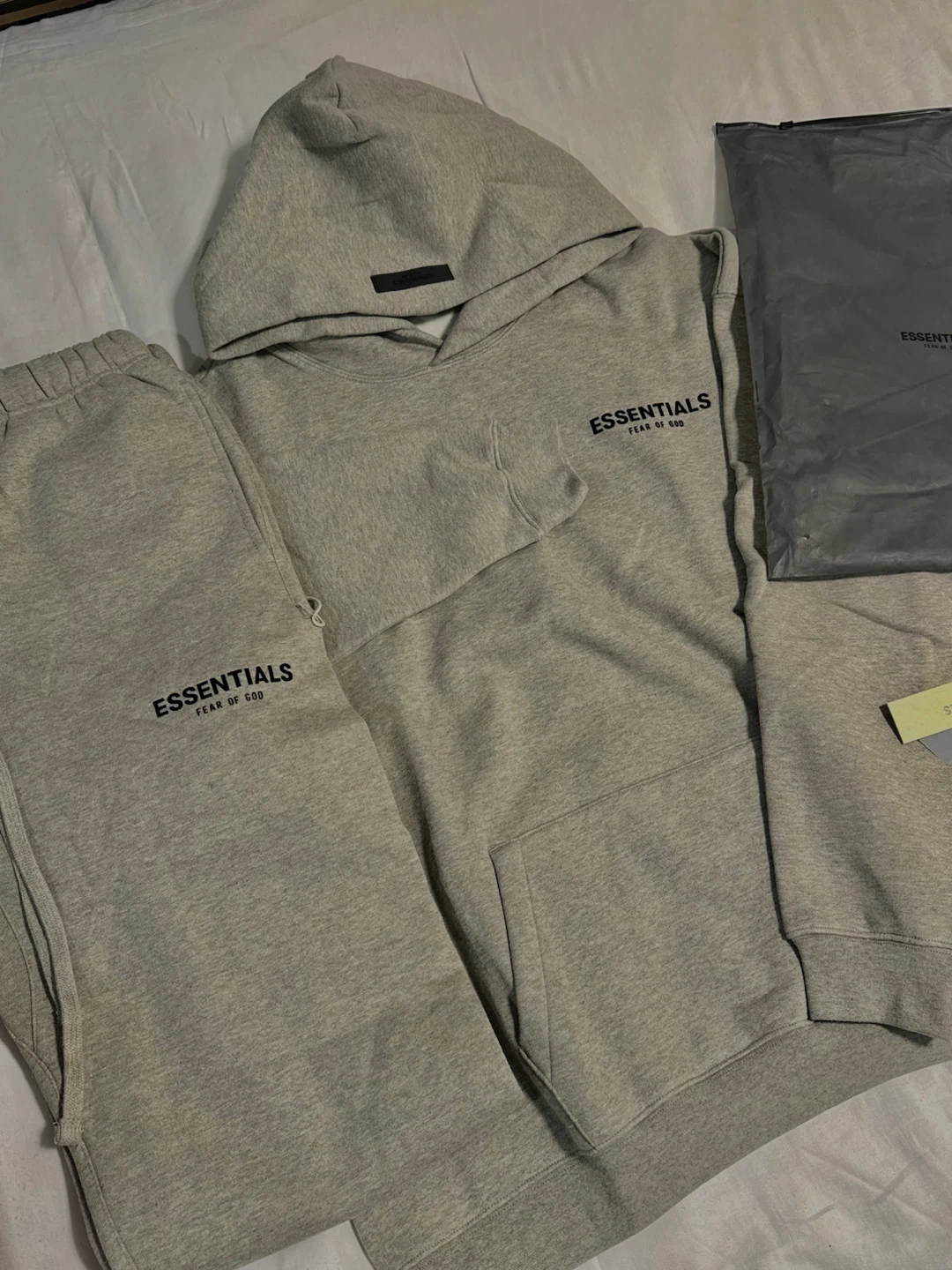 ESSENTIALS “DARK OATMEAL” SET