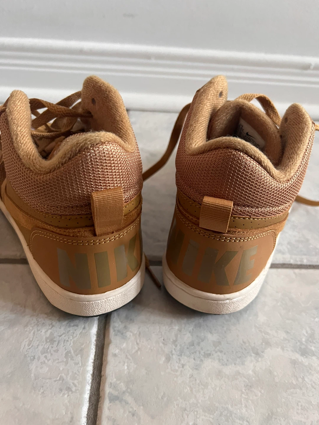Kids 5.5Y Nike Court Borough