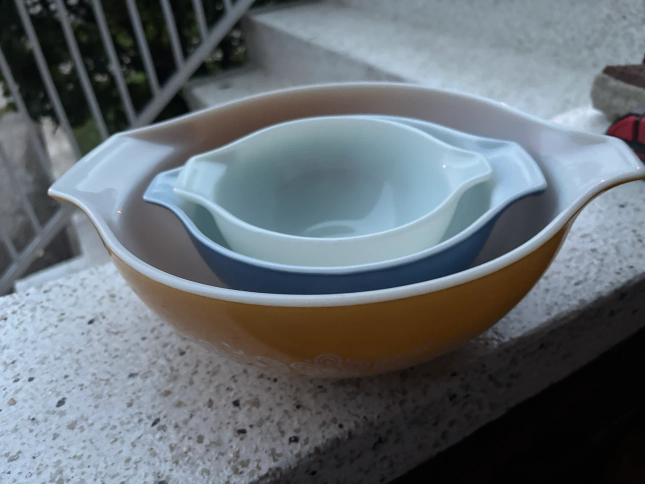 Set of 3 Vintage Pyrex Mixing Bowls - photo 2