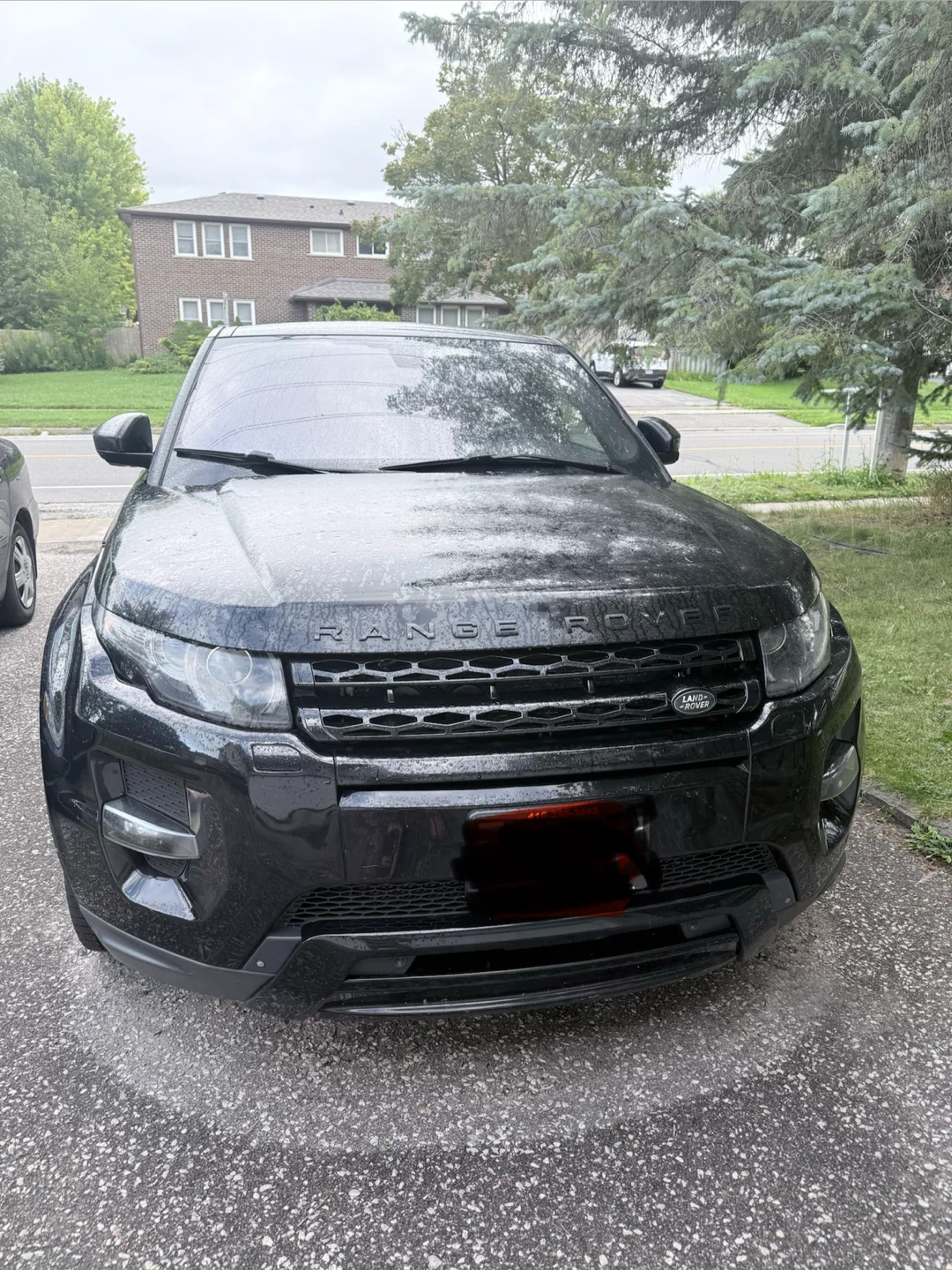 Black Range Rover Evoque
