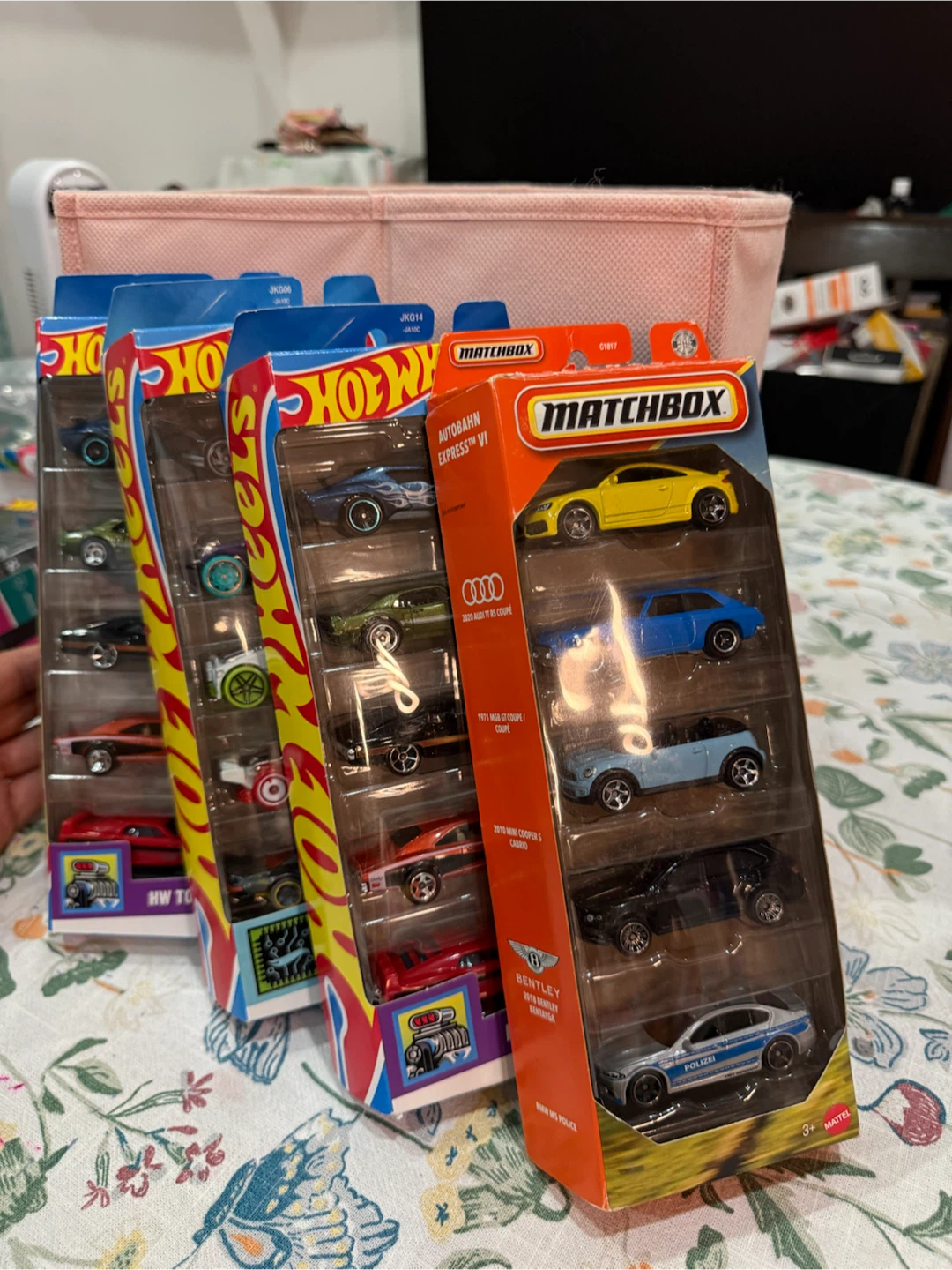Hot Wheels and Matchbox Diecast Car Sets