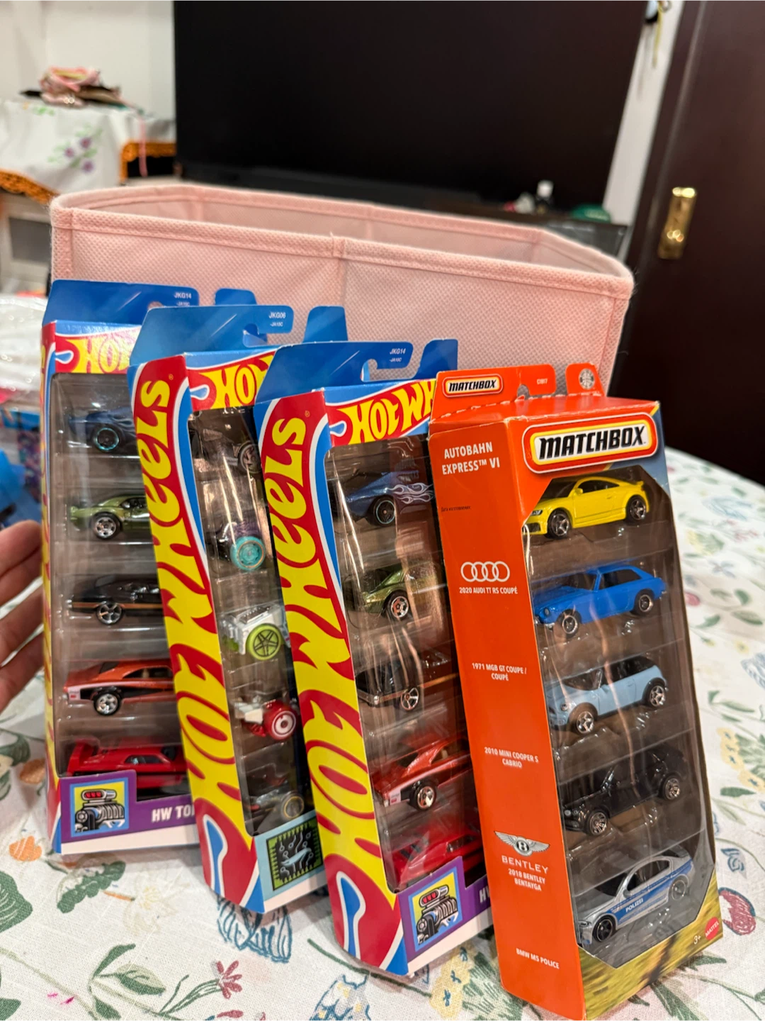 Hot Wheels and Matchbox Diecast Car Sets - photo 2
