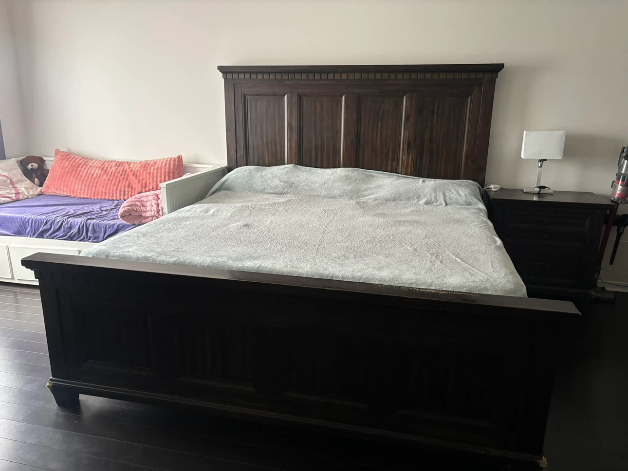 Dark Wood Bedroom Furniture Set - photo 3