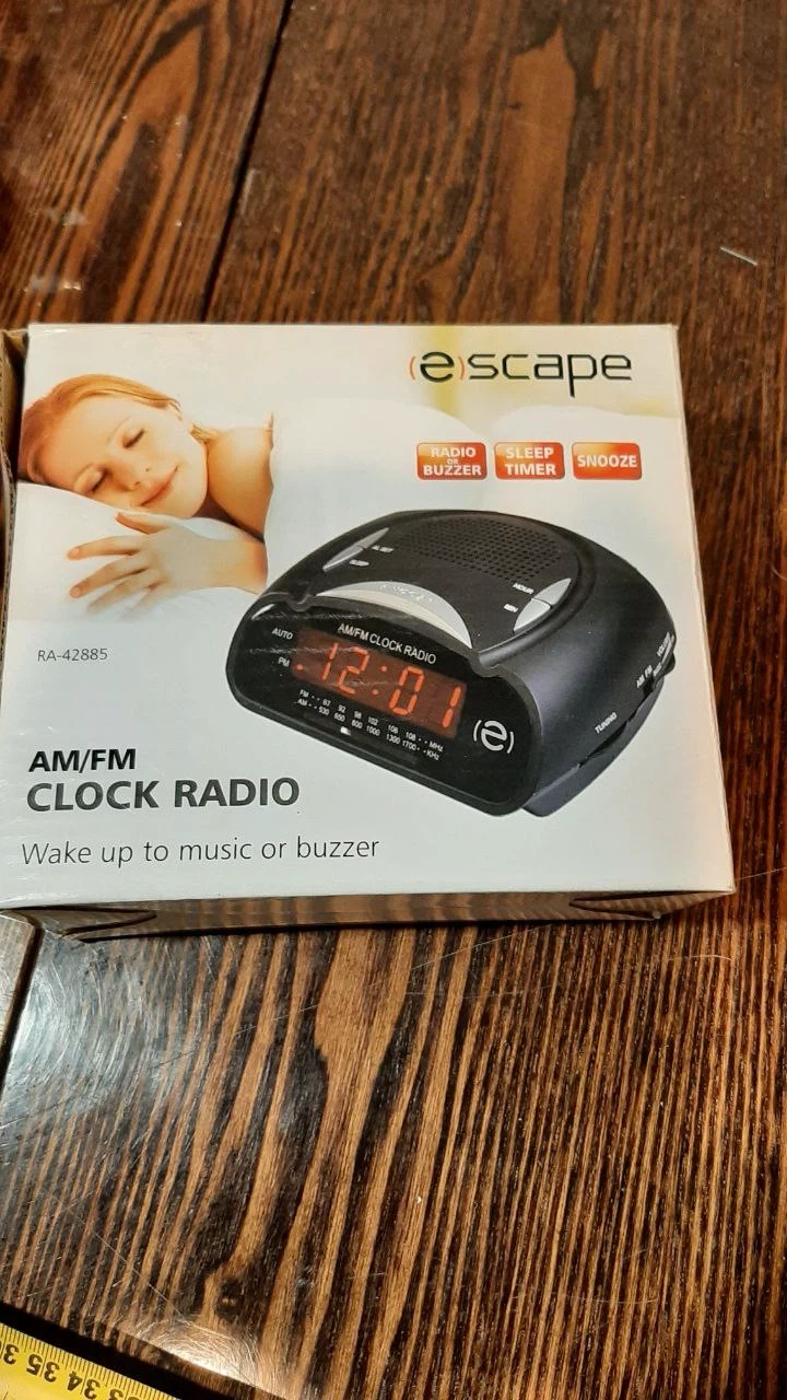 Escape AM/FM Clock Radio
