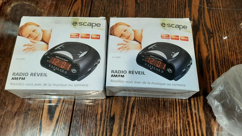 Escape AM/FM Clock Radio - photo 2