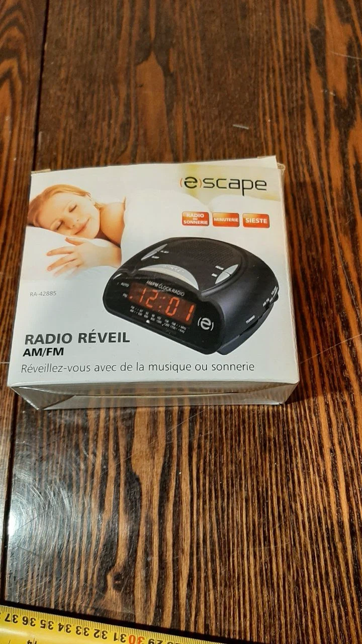 Escape AM/FM Clock Radio - photo 4
