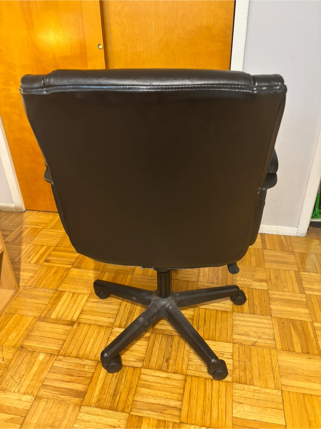 Black Office Chair - photo 3