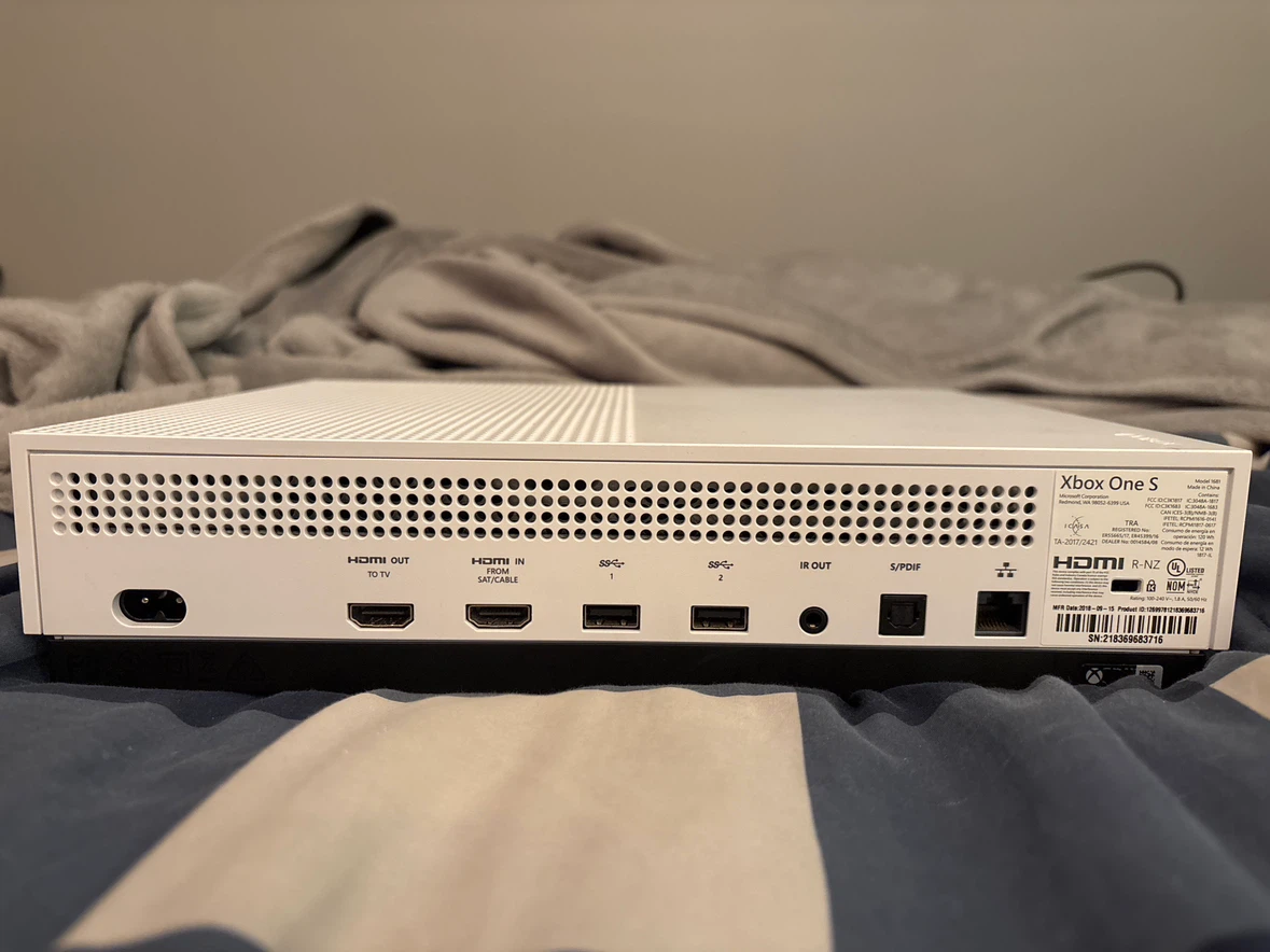 Xbox one s - photo 2