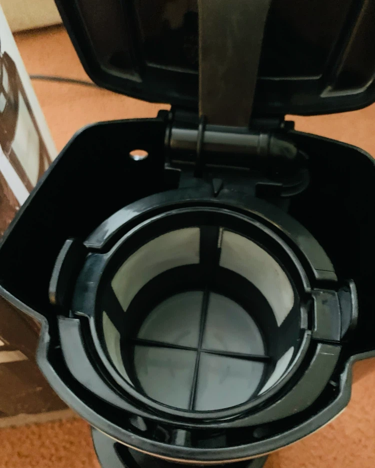 Single Black and Deck Coffee Maker. - photo 3