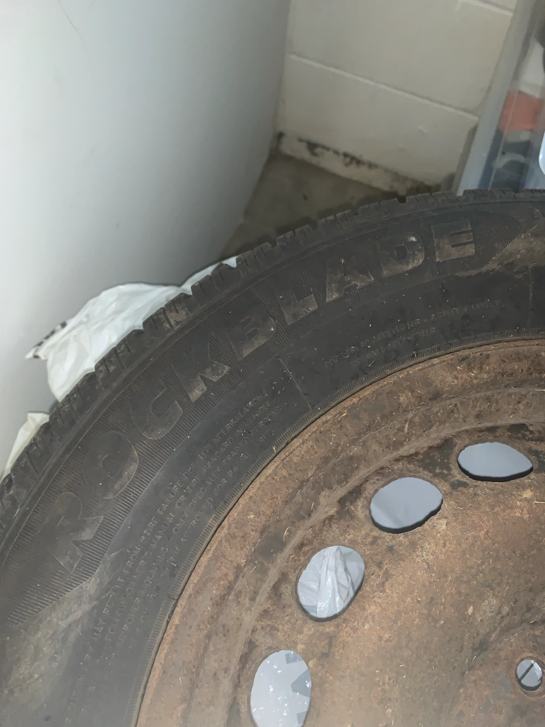Used Goodyear ICECRUISER 215/60R16 99HXL Spare Tire - photo 2