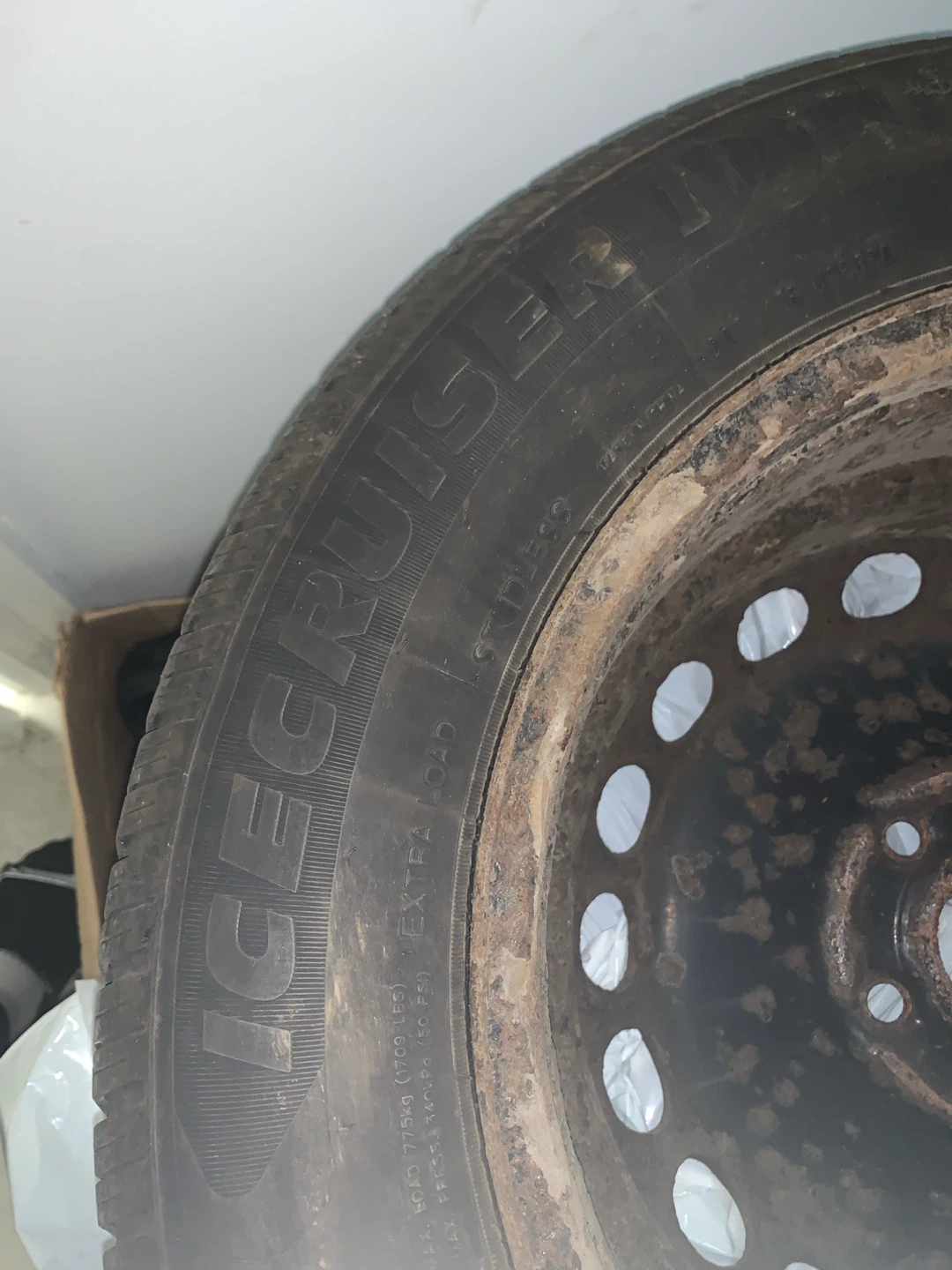 Used Goodyear ICECRUISER 215/60R16 99HXL Spare Tire - photo 3