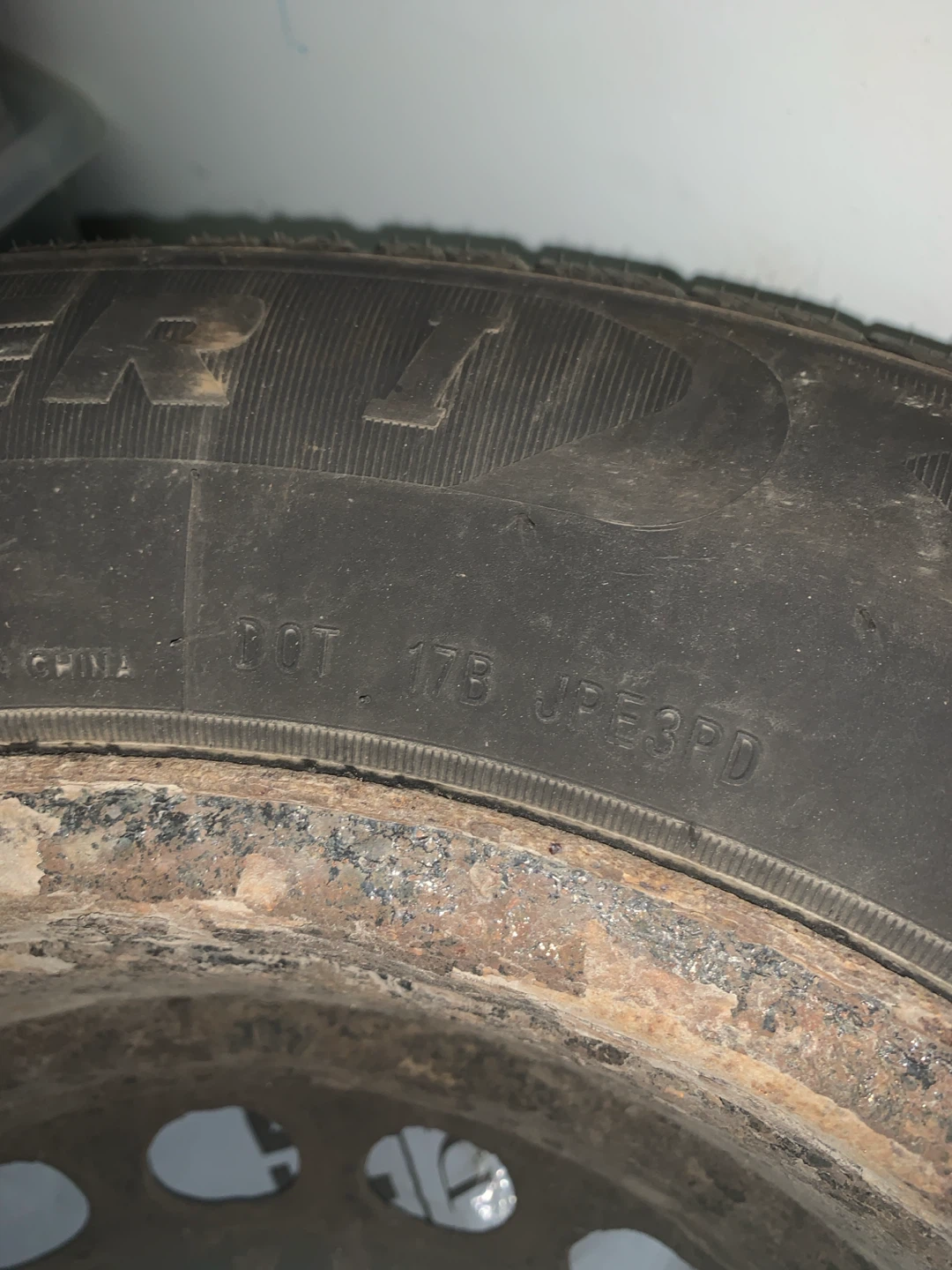 Used Goodyear ICECRUISER 215/60R16 99HXL Spare Tire - photo 4