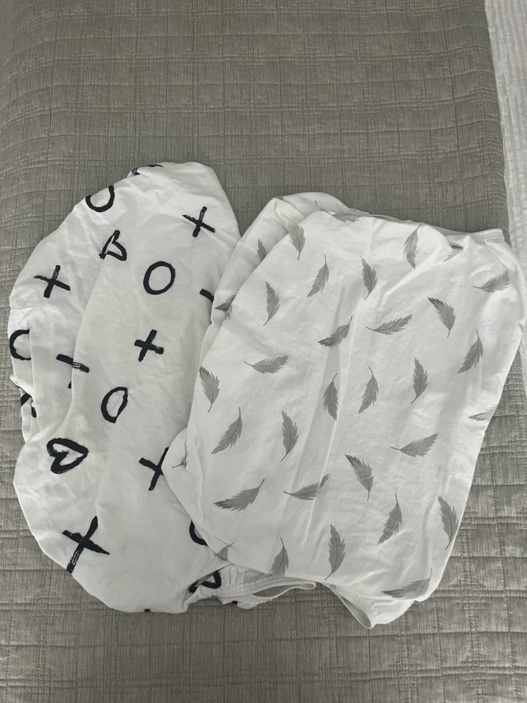 Kushies Bassinet Sheet Set - Feathers & X's