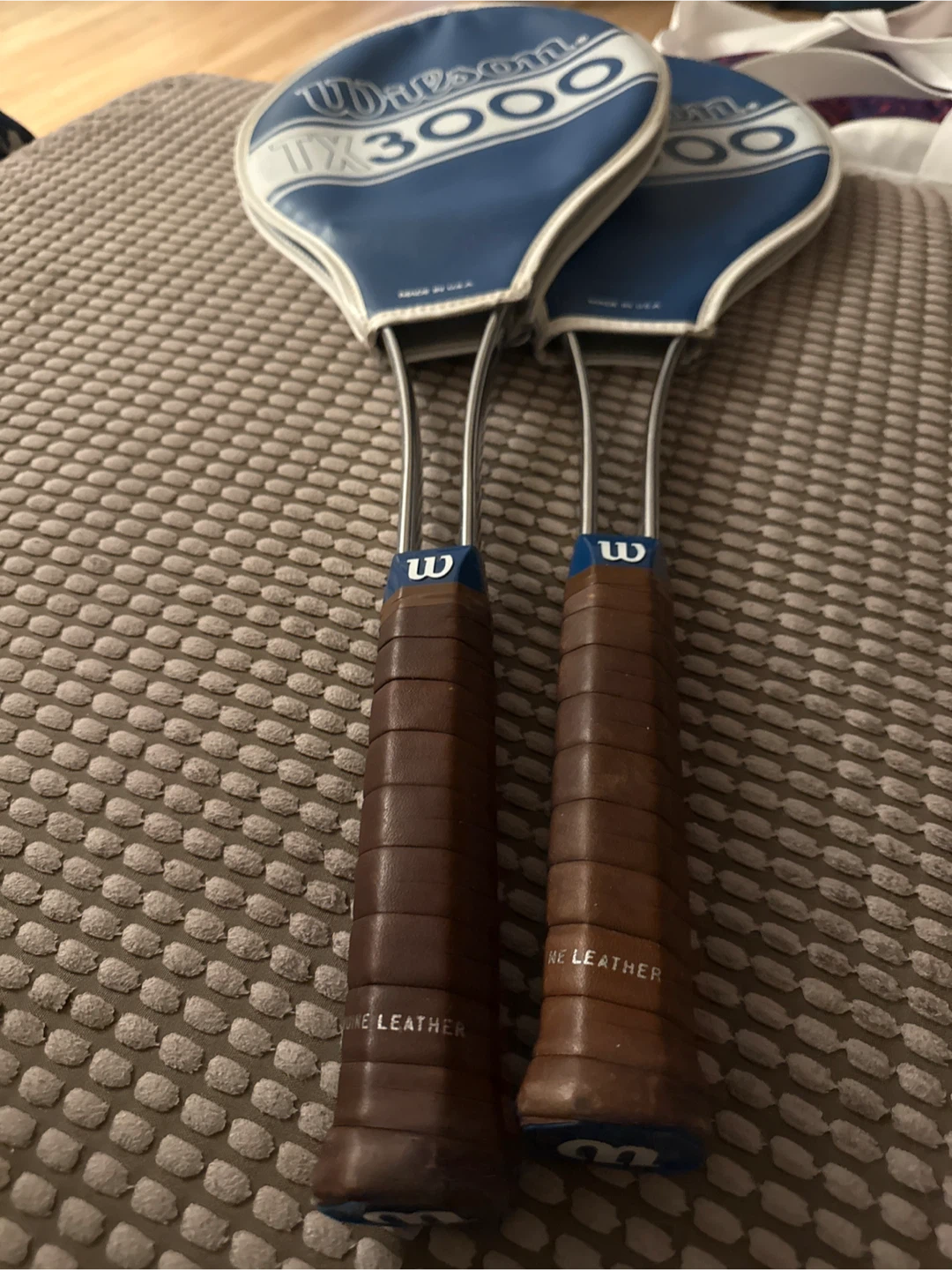 Pair of Vintage Wilson TX3000 Racquets - photo 3