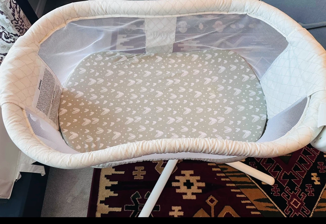 Halo 360 swivel baby bassinet