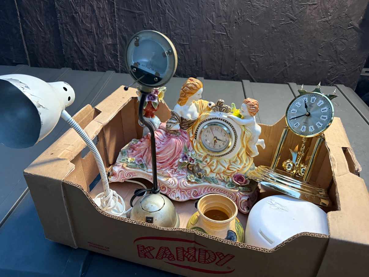 Vintage desk clocks  and desk lamps. FREE - photo 2