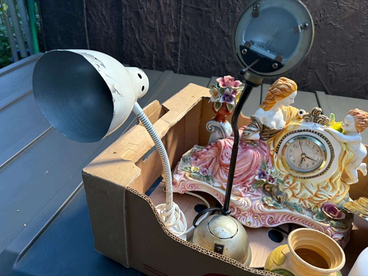 Vintage desk clocks  and desk lamps. FREE - photo 3