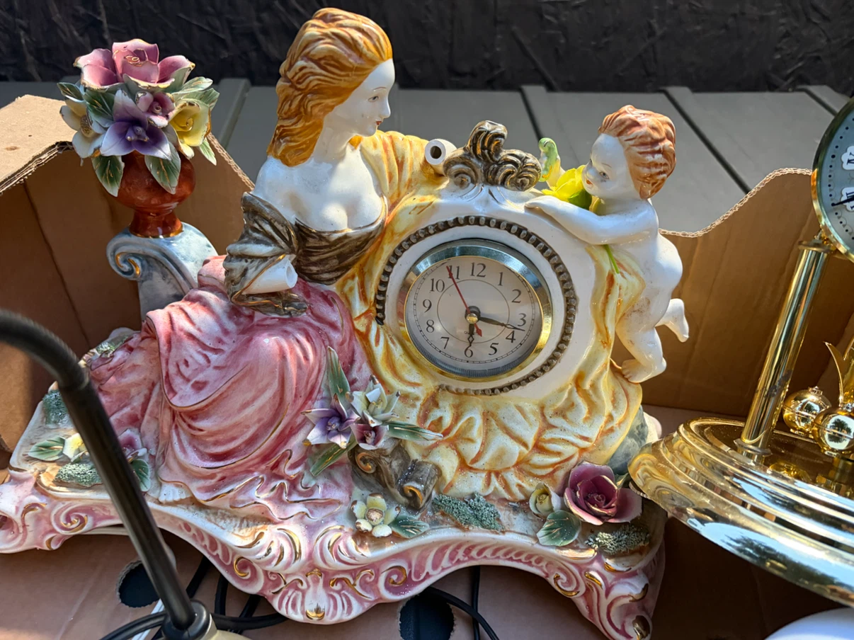 Vintage desk clocks  and desk lamps. FREE - photo 4