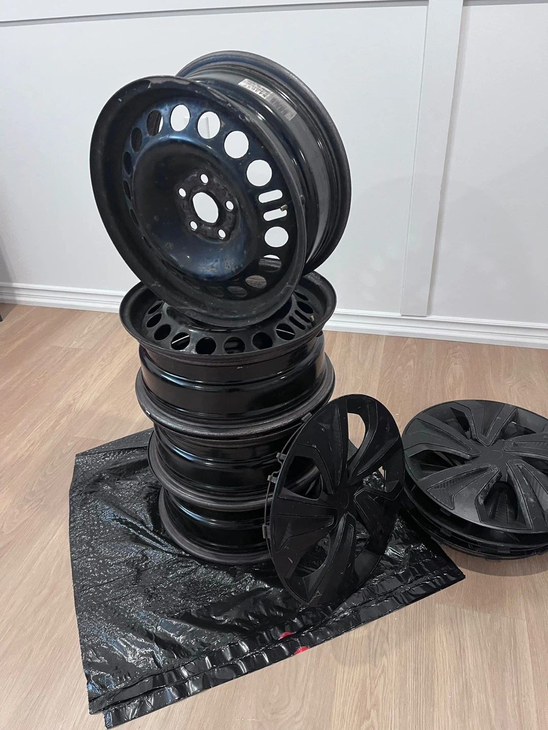 Set of 4 Steel Wheels with 4 wheel covers