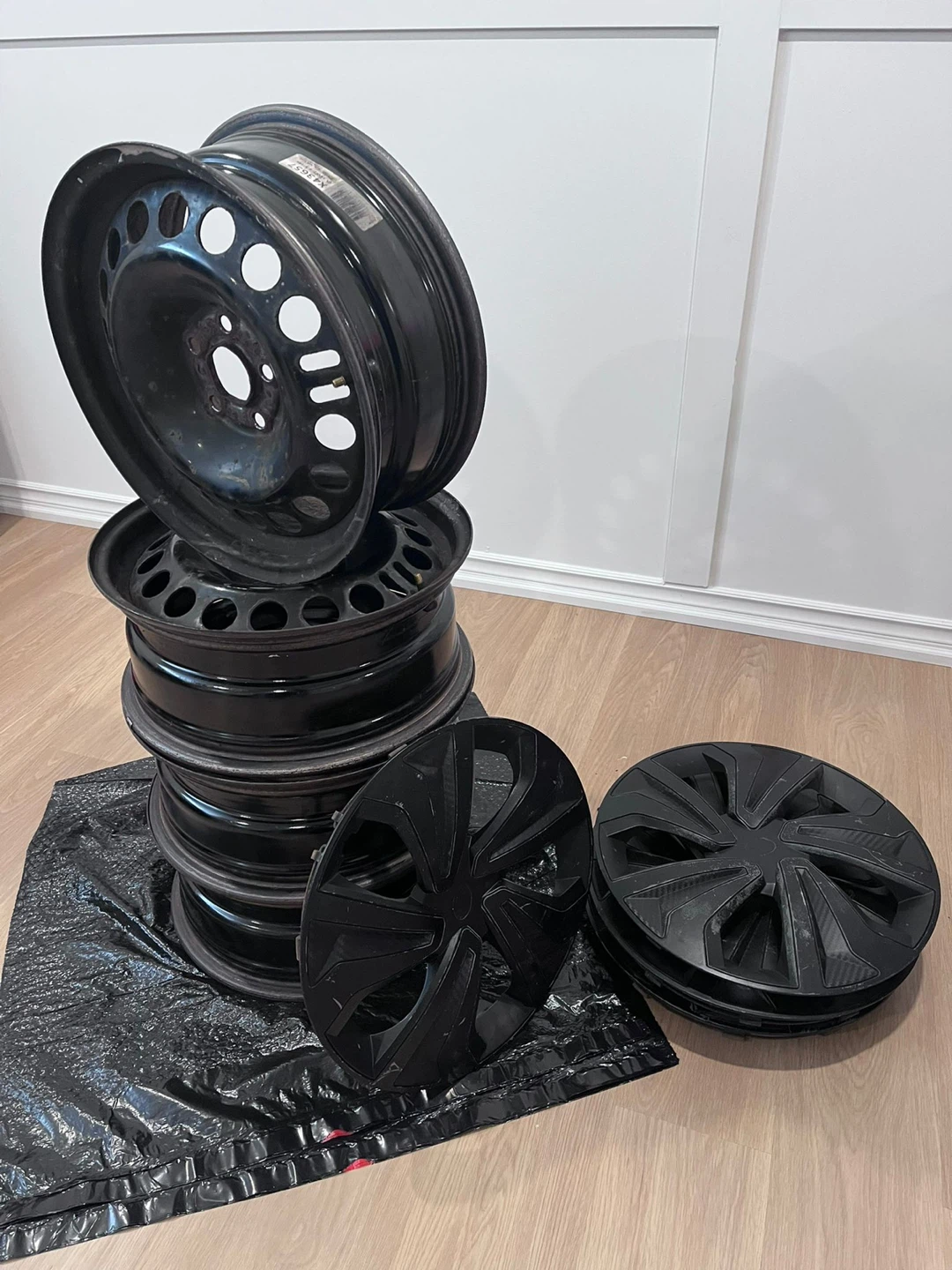 Set of 4 Steel Wheels with 4 wheel covers - photo 2