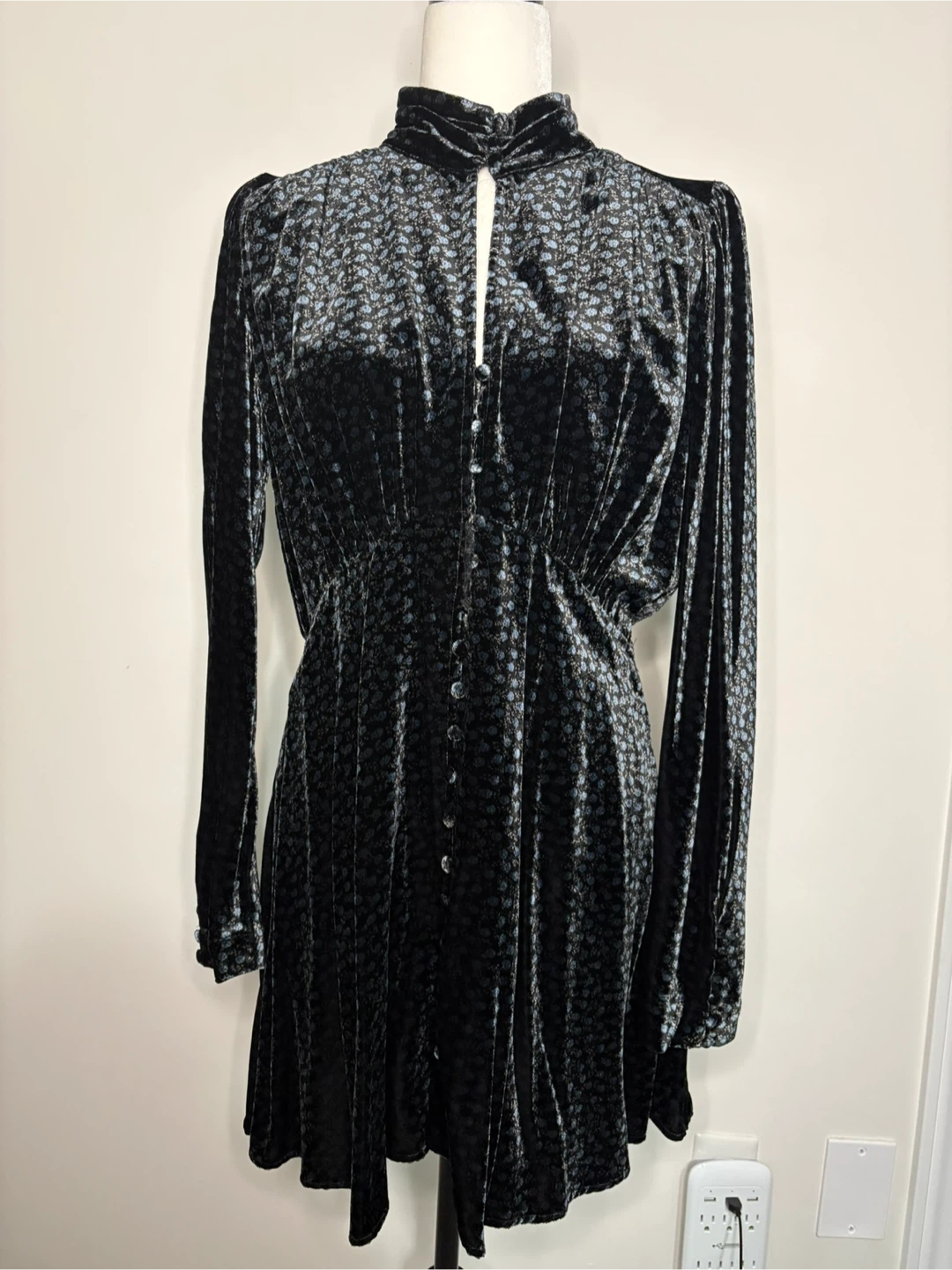 Like NEW! ZARA Black Floral Velvet Long Sleeve Mini Dress