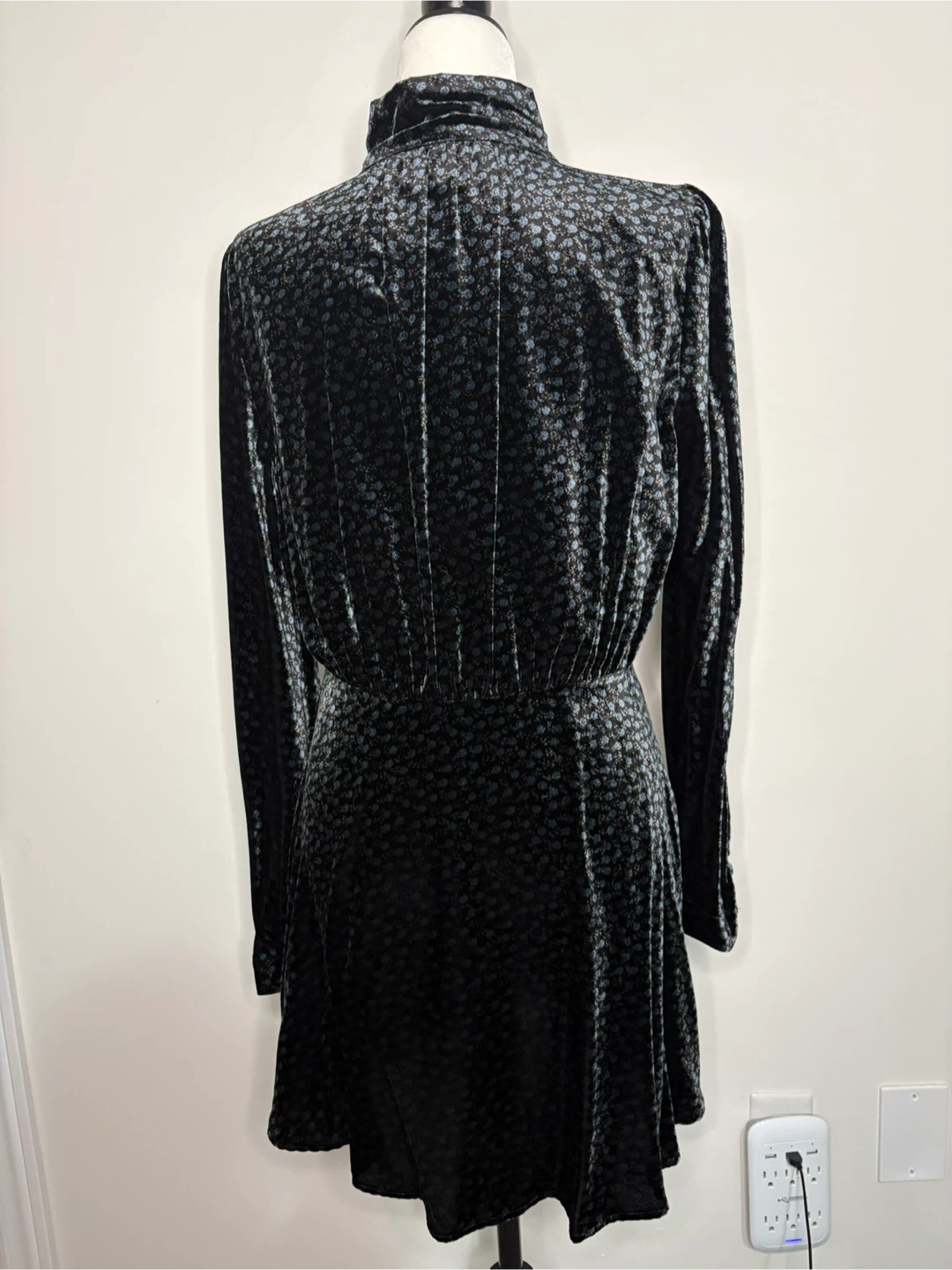 Like NEW! ZARA Black Floral Velvet Long Sleeve Mini Dress - photo 3