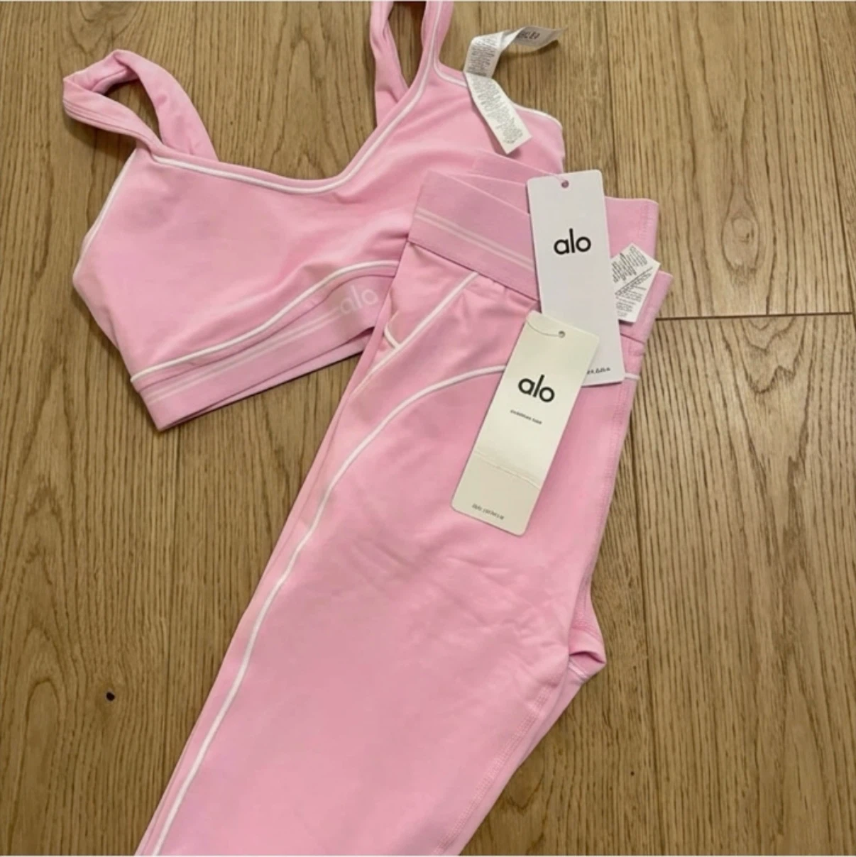 Alo Yoga Pink Set - Sports Bra & Leggings