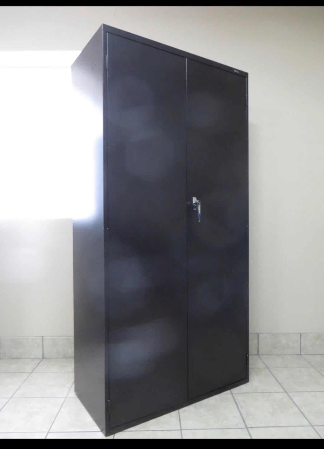 Metal Storage Cabinet, Lock and Key