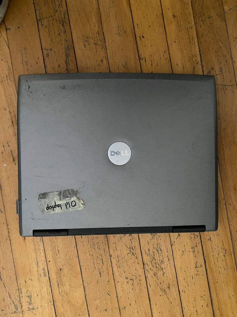 Vintage Dell Latitude D520 Laptop - Intel Celeron M / Windows XP - photo 2