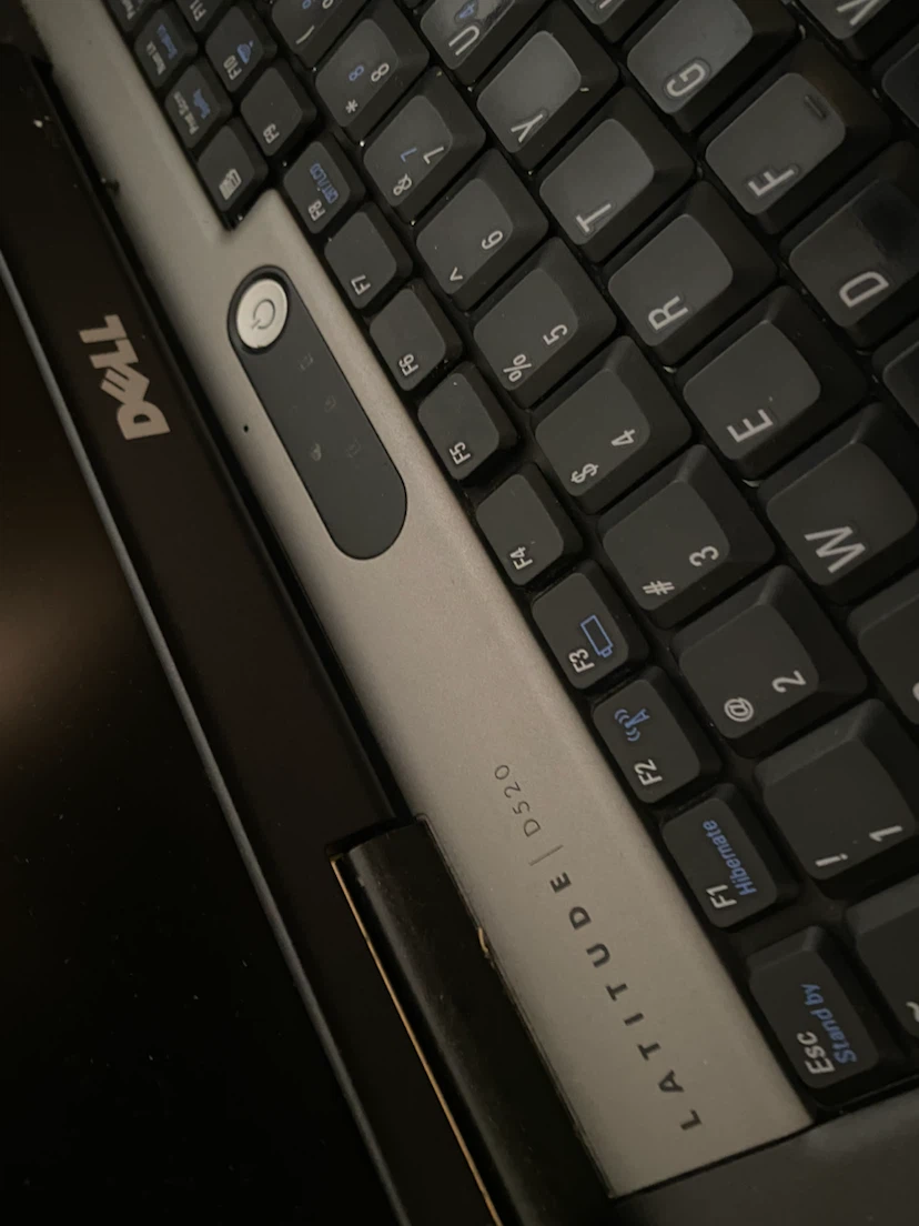 Vintage Dell Latitude D520 Laptop - Intel Celeron M / Windows XP - photo 5