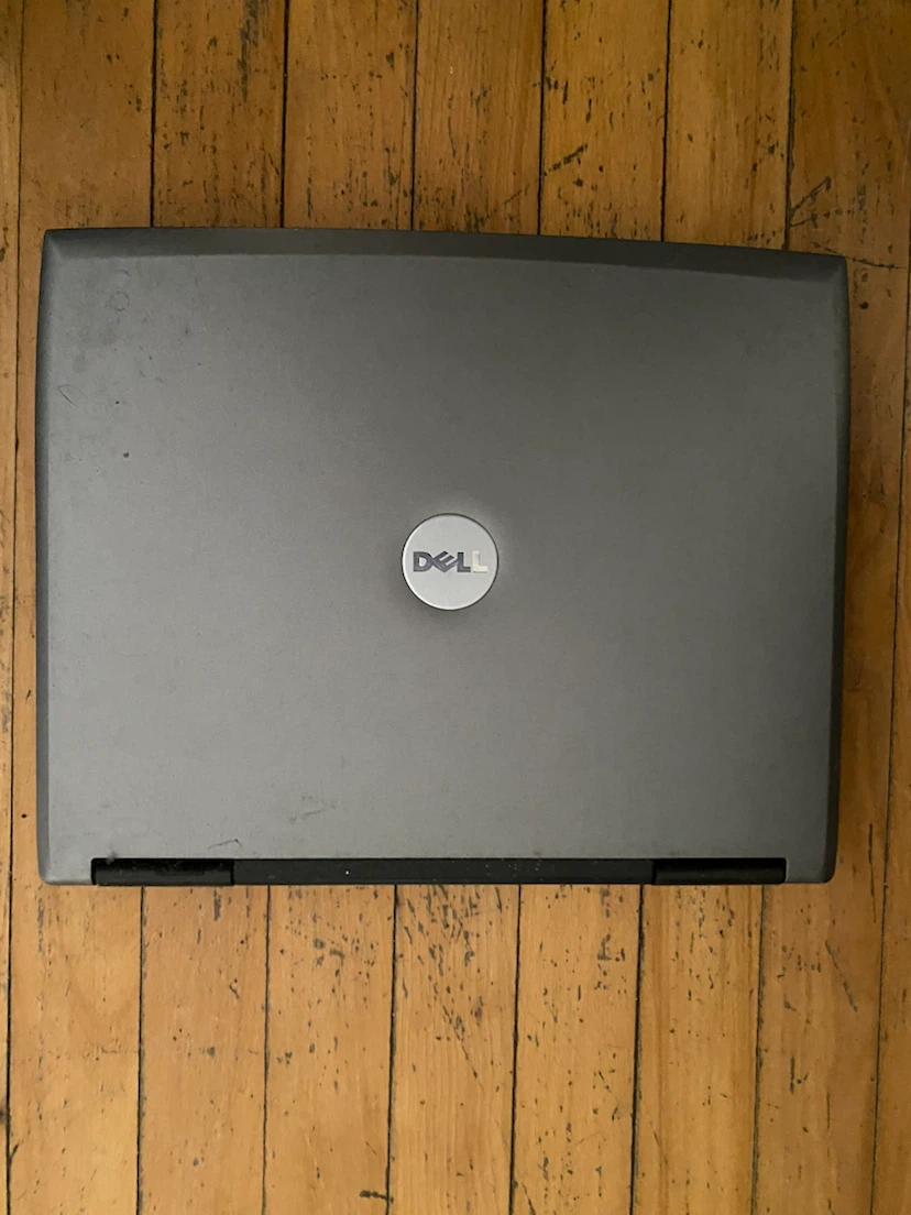 Vintage Dell Latitude D520 Laptop - Intel Celeron M / Windows XP - photo 3