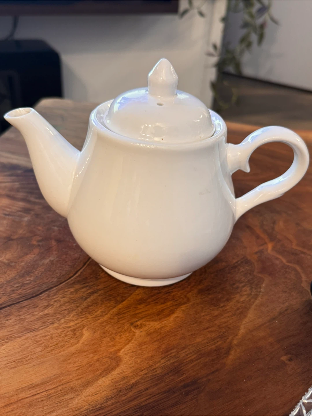 Traditional White Porcelain Persian Tea Pot / Chinese Teapot