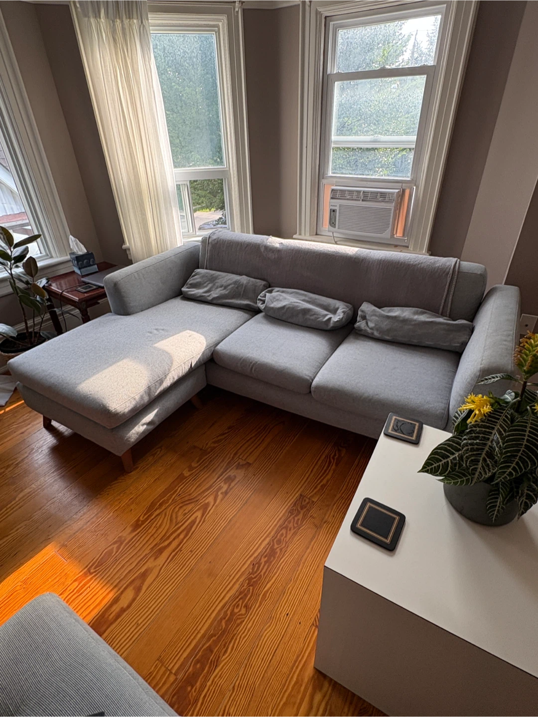 FREE Couch. Good Condition. - photo 3
