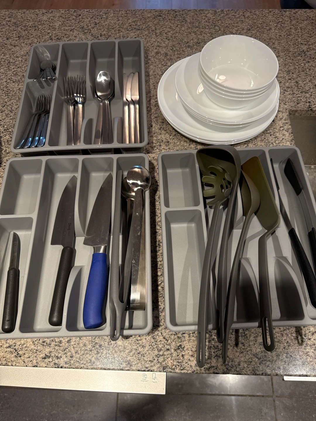 Kitchen starter set with cutlery trays