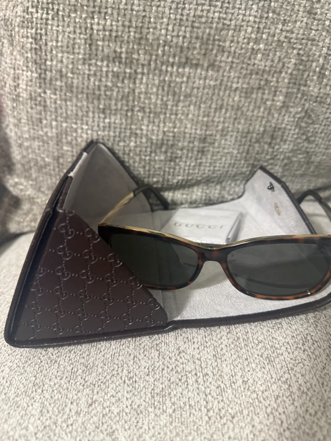 Gucci Sunglasses with Case - photo 3