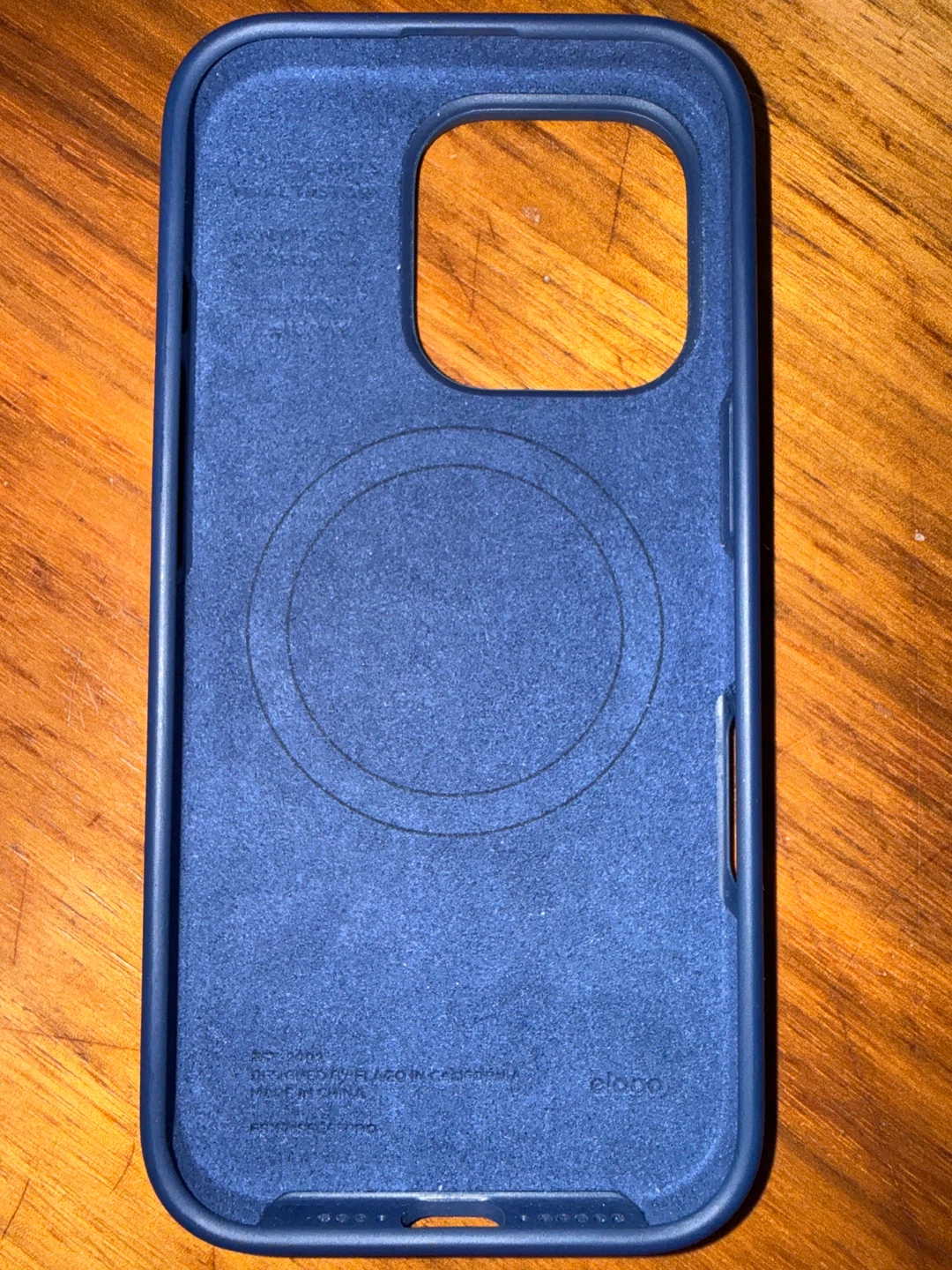 Elago iPhone 16 Pro Silicone Case - photo 2