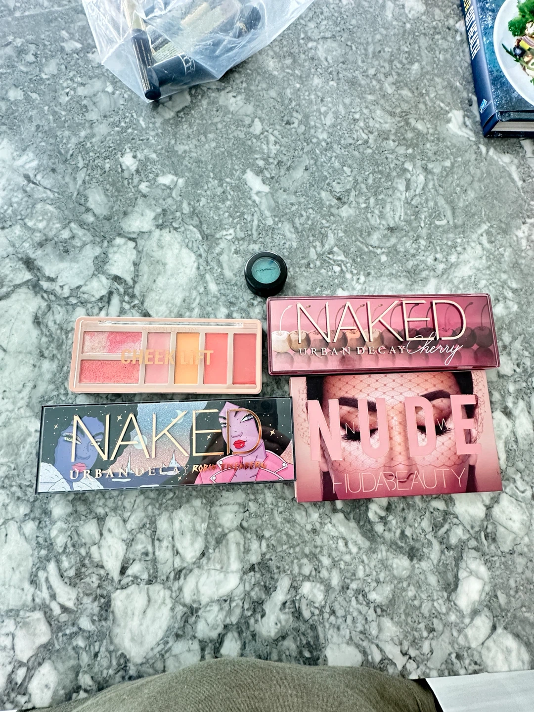 Assorted eyeshadow bundle