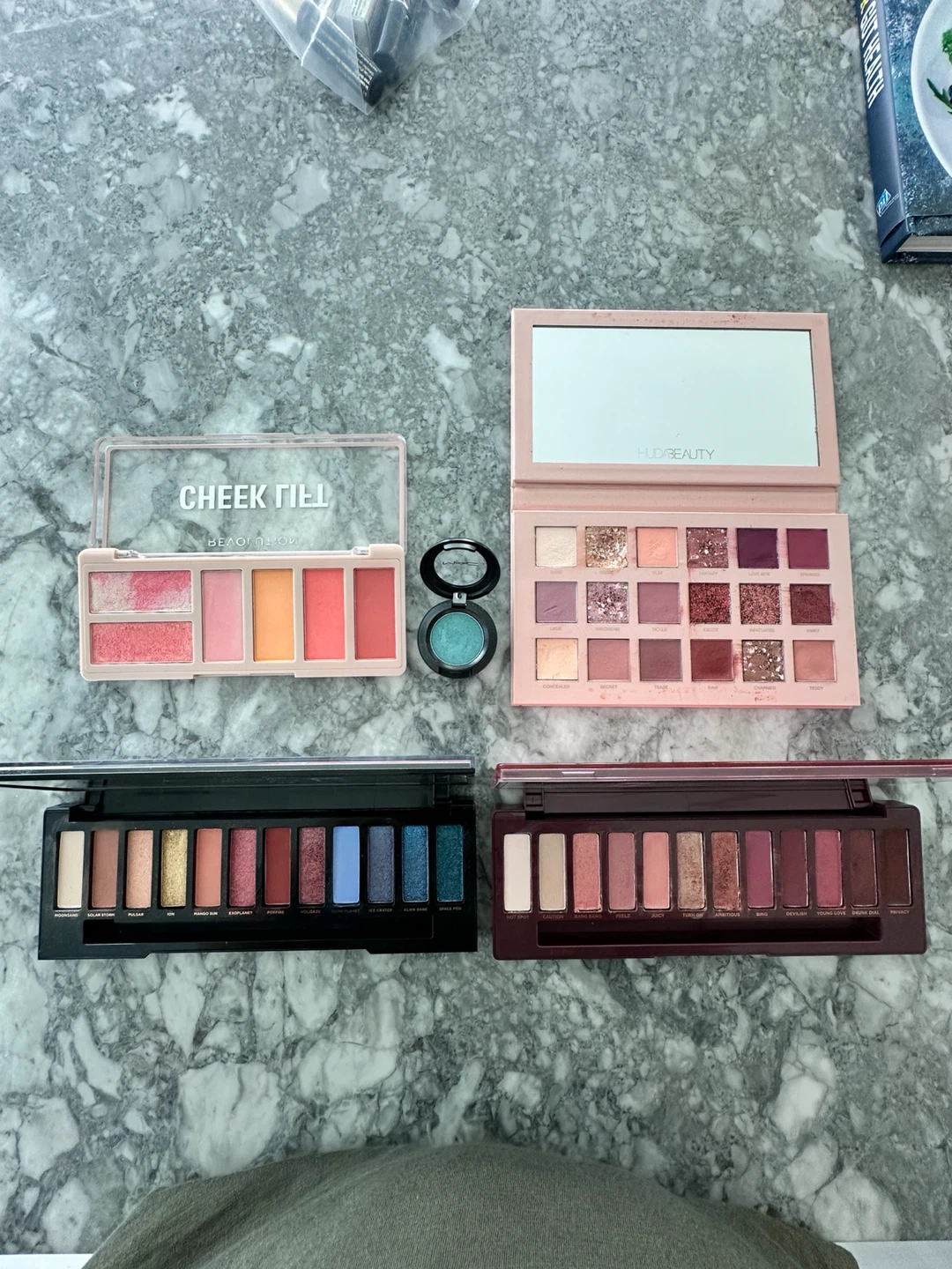 Assorted eyeshadow bundle - photo 2