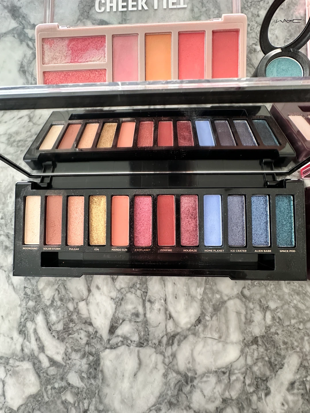 Assorted eyeshadow bundle - photo 4