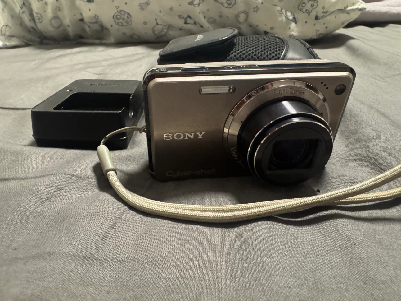Sony Cyber-shot 12.1 MP Digital Camera - photo 4